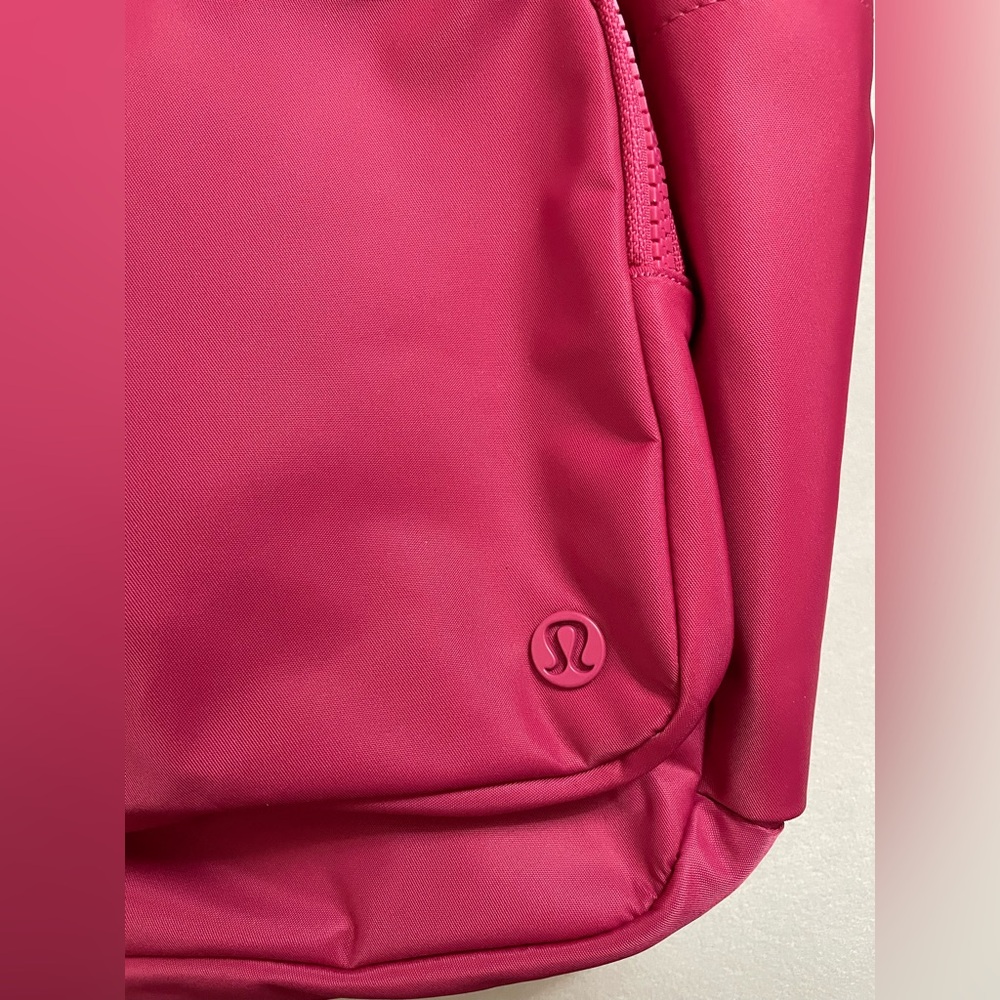 Lululemon NWT Everywhere Backpack 22L Tech Canvas Raspberry Coulis - Picture 5 of 8